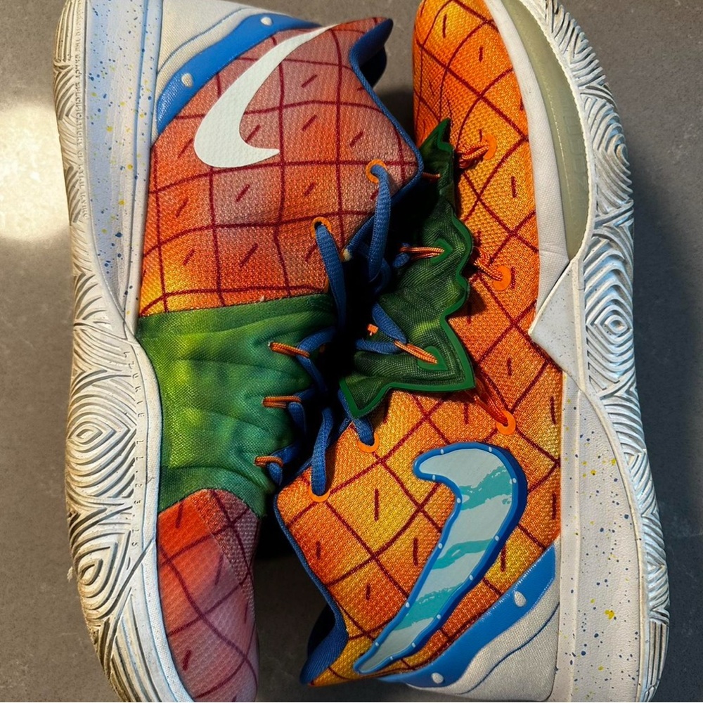 Nike Kyrie 5 SpongeBob SquarePants Pineapple House